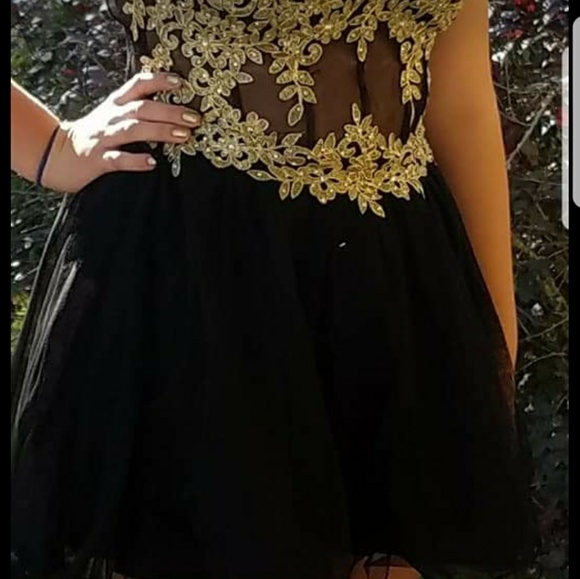 Formal dress - Picture 3 of 3